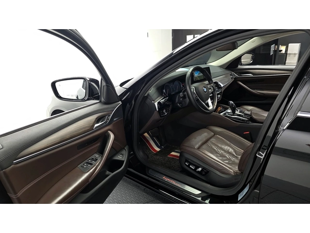 BMW 530 530i xDrive Luxury Plus| HUD| Панорама| Адаптив кр - автомобили, коли, обяви за нови и употребявани 10