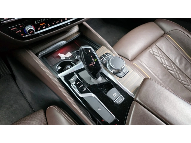 BMW 530 i xDrive Luxury Plus | HUD | Ventilated Seats - автомобили, коли, обяви за нови и употребявани 8