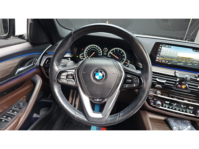 BMW 530 530i xDrive M Sport Plus | HUD | 360  | Памет - автомобили, коли, обяви за нови и употребявани 8