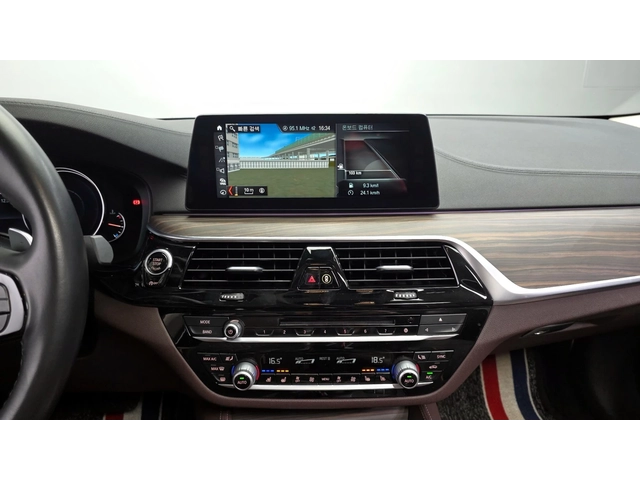 BMW 530 530i xDrive Luxury Plus| HUD| Панорама| Адаптив кр - автомобили, коли, обяви за нови и употребявани 8
