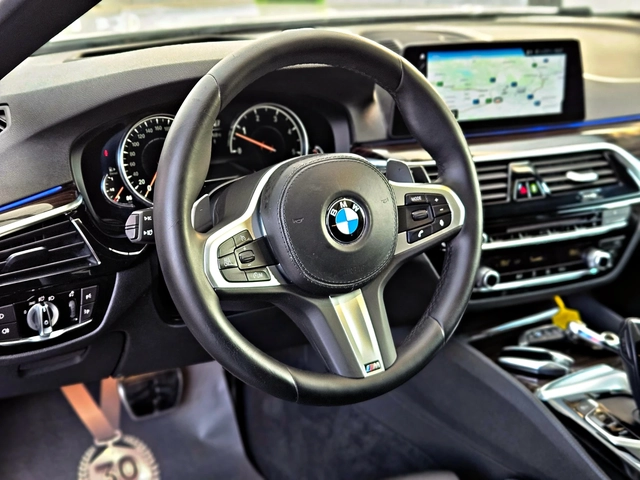 BMW 530 ! М/XD/SHADOW LINE/DIGITAL/3D CAMERA/HUD/ПАМЕТ/LIZ - автомобили, коли, обяви за нови и употребявани 9