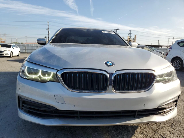 BMW 530E * E-Drive* КОЖА* ПОДГРЕВ* ШИБИДАХ* LED* - автомобили, коли, обяви за нови и употребявани 4