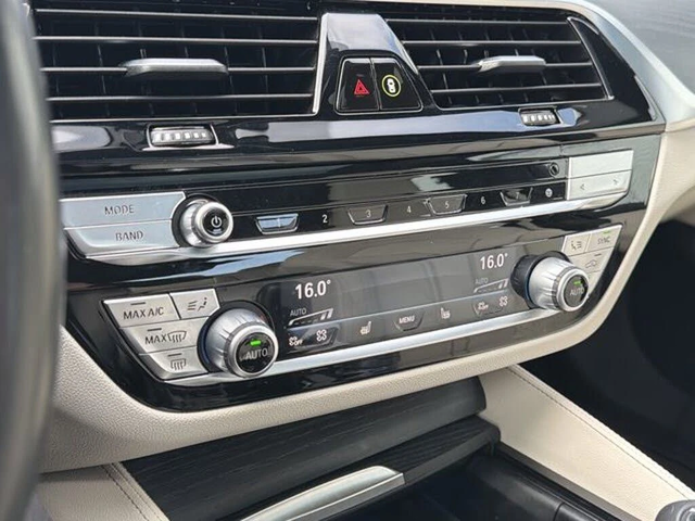 BMW 530E * xDrive * * HeadUp* AвтоКредит* (ЦЕНА ДО БГ) - автомобили, коли, обяви за нови и употребявани 13