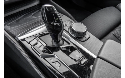 BMW 530E I * M-Package* * HeadUp* AвтоКредит* (ЦЕНА ДО БГ) - автомобили, коли, обяви за нови и употребявани 14