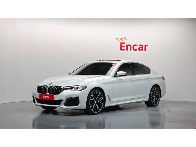 BMW 530E * HeadUp* Night Vision* 360* Keyless* Navi - автомобили, коли, обяви за нови и употребявани 1