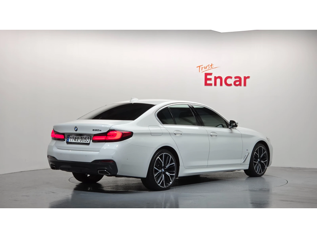 BMW 530E * HeadUp* Night Vision* 360* Keyless* Navi - автомобили, коли, обяви за нови и употребявани 2