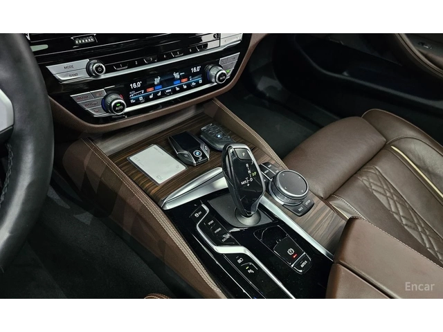 BMW 530E M* SPORT* HYBRID* HARMON* KARDON* ДИСТРОНИК* ОБДУХ - автомобили, коли, обяви за нови и употребявани 10