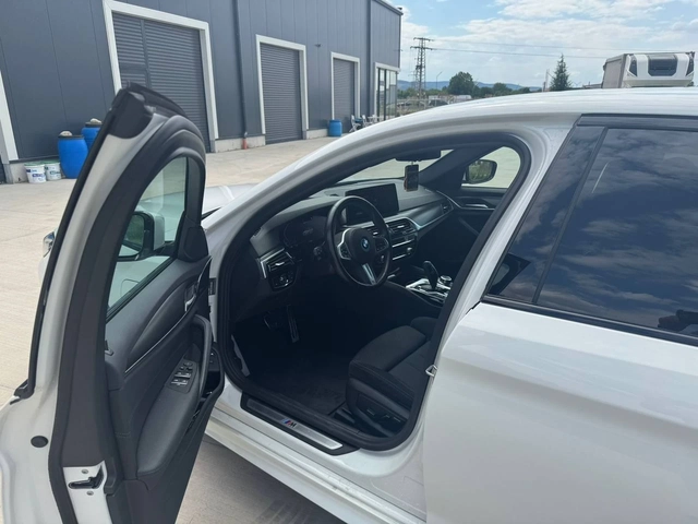 BMW 530E В ГАРАНЦИЯ ДО 06.2027 С КАСКО - автомобили, коли, обяви за нови и употребявани 9