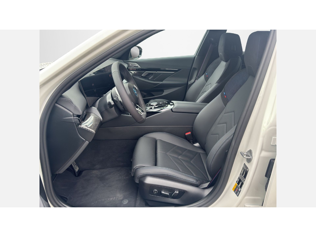 BMW 530e xDrive Sedan - автомобили, коли, обяви за нови и употребявани 5