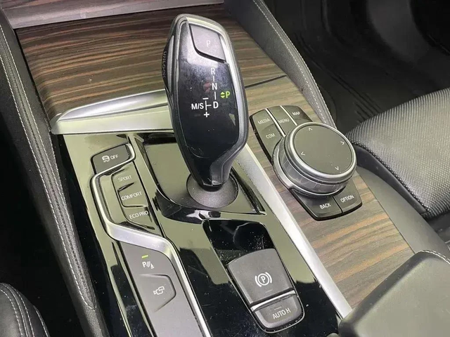 BMW 540 M-pkg* Shadow line* Soft-Close* Massage* Distronic - автомобили, коли, обяви за нови и употребявани 10