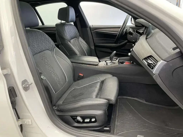 BMW 540 M-pkg* Shadow line* Soft-Close* Massage* Distronic - автомобили, коли, обяви за нови и употребявани 14