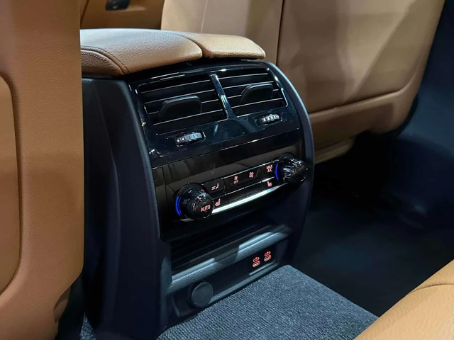 BMW 540 | 360 | HUD | HARMAN KARDON | CARFAX | - автомобили, коли, обяви за нови и употребявани 9