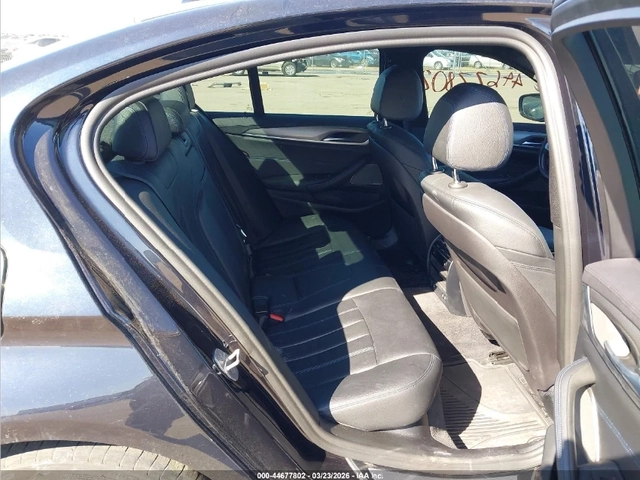 BMW 540 XDRIVE / M PKG / HARMAN / HEADUP - автомобили, коли, обяви за нови и употребявани 8