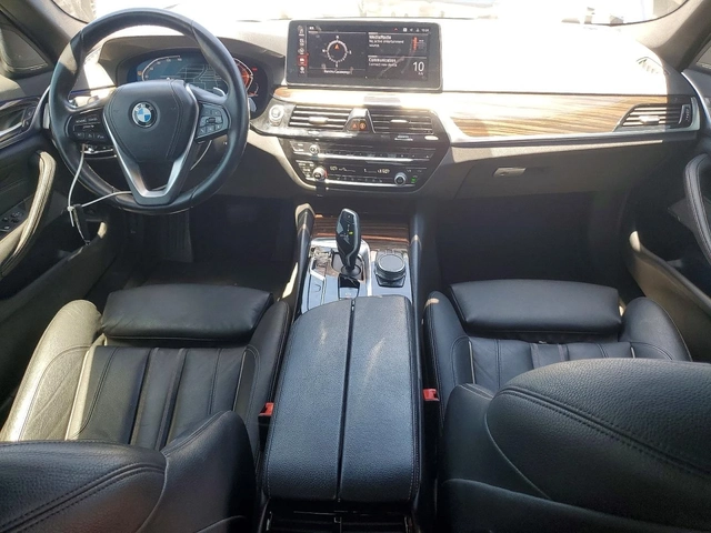 BMW 540 ПОДГРЕВ* ОБДУХВАНЕ* HARMAN* KARDON* 360* HUD* - автомобили, коли, обяви за нови и употребявани 6