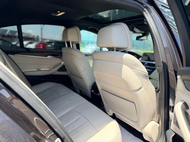 BMW 540 540I M-sport-FullЛизинг Уникредит по 320 евро - автомобили, коли, обяви за нови и употребявани 13