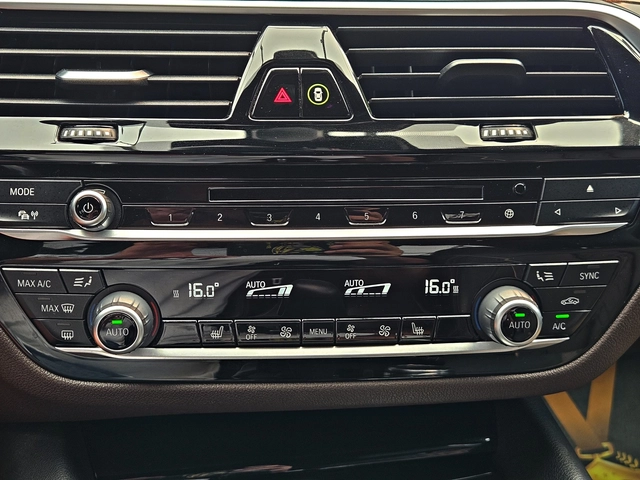 BMW 540 i/XD/SPORT LINE/DISTR/HUD/CAMERA/ВАКУМ/ПОДГРEB/LIZ - автомобили, коли, обяви за нови и употребявани 10