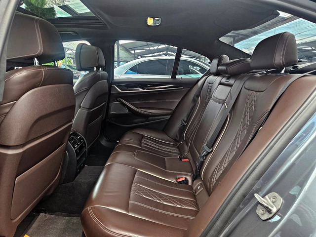 BMW 540 i/XD/SPORT LINE/DISTR/HUD/CAMERA/ВАКУМ/ПОДГРEB/LIZ - автомобили, коли, обяви за нови и употребявани 15