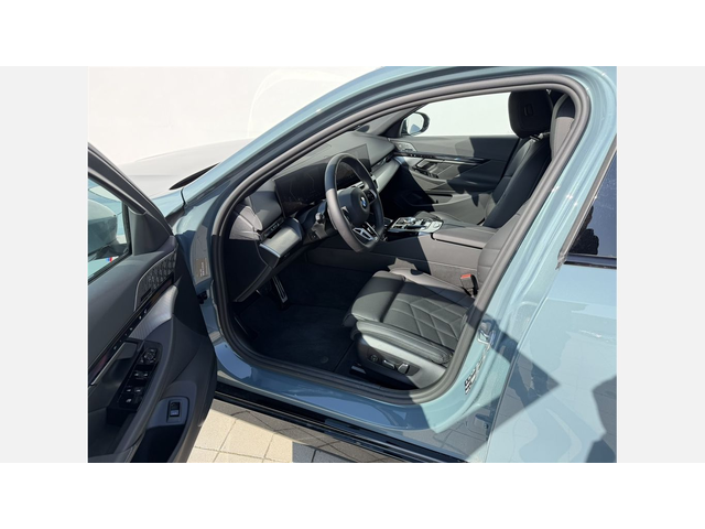 BMW 540d xDrive Touring - автомобили, коли, обяви за нови и употребявани 7