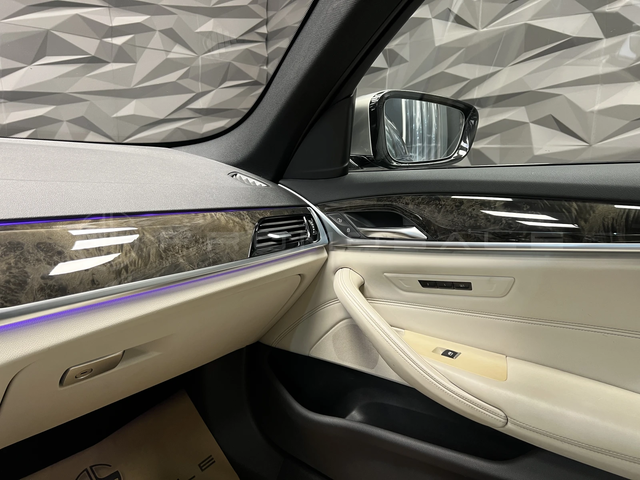 BMW 550 i xDrive M-pack HeadUp* 360* Подгрев - автомобили, коли, обяви за нови и употребявани 12