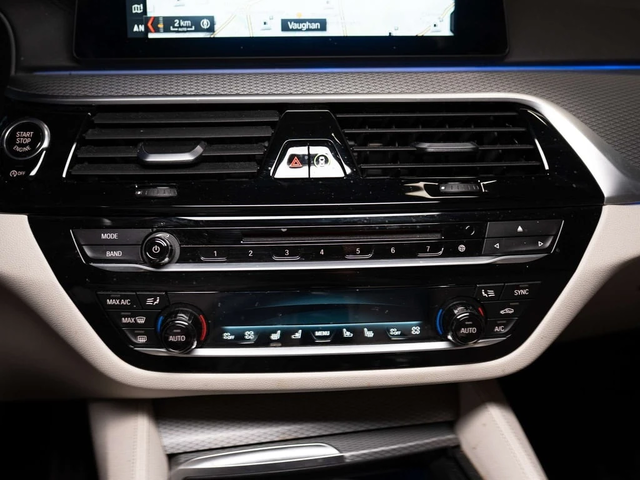 BMW 550 * xDrive * CARFAX * ЦЕНА ДО БГ - автомобили, коли, обяви за нови и употребявани 16