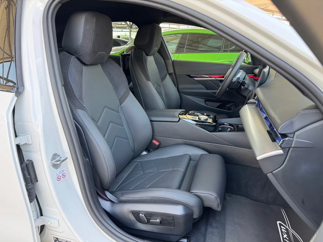 BMW 550 E#M PERFORMANCE PACK#NAPPA#ОБДУХВАНЕ#H&K#ГАРАНЦИЯ - автомобили, коли, обяви за нови и употребявани 9