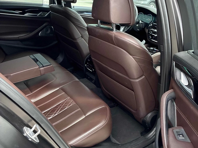 BMW 550 M550i xDrive / CARFAX - автомобили, коли, обяви за нови и употребявани 10