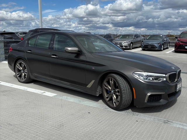 BMW 550 M550i xDrive / CARFAX - автомобили, коли, обяви за нови и употребявани 2