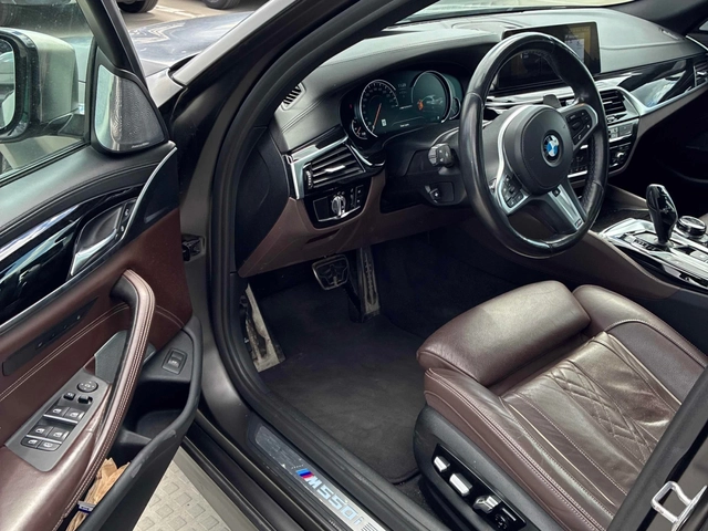 BMW 550 M550i xDrive / CARFAX - автомобили, коли, обяви за нови и употребявани 6