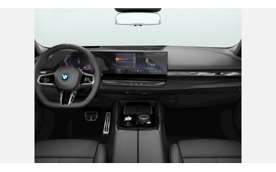 BMW 550e xDrive Sedan - автомобили, коли, обяви за нови и употребявани 9