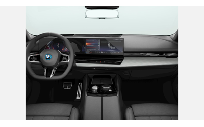 BMW 550e xDrive Sedan - автомобили, коли, обяви за нови и употребявани 8