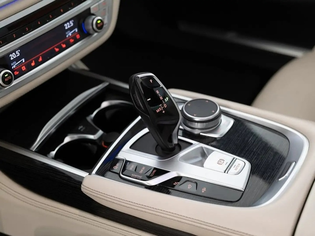 BMW 700 730d xDrive M-Pack - автомобили, коли, обяви за нови и употребявани 9