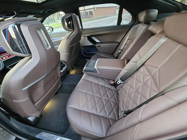 BMW 700 740d xDrive M-Pack - автомобили, коли, обяви за нови и употребявани 9