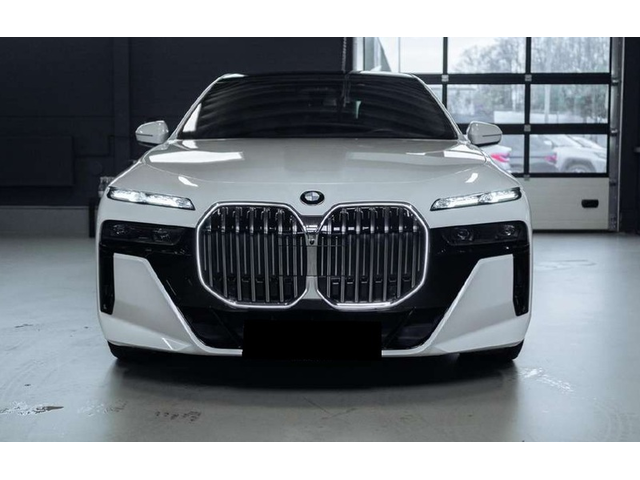 BMW 700 740d xDrive M Pack - автомобили, коли, обяви за нови и употребявани 1