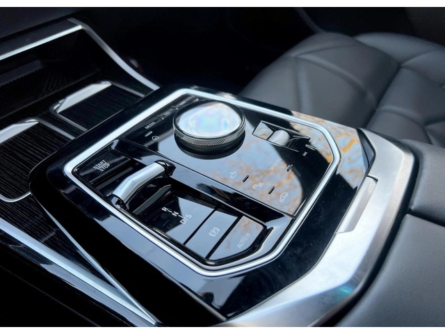 BMW 700 740d xDrive M-Sport - автомобили, коли, обяви за нови и употребявани 6