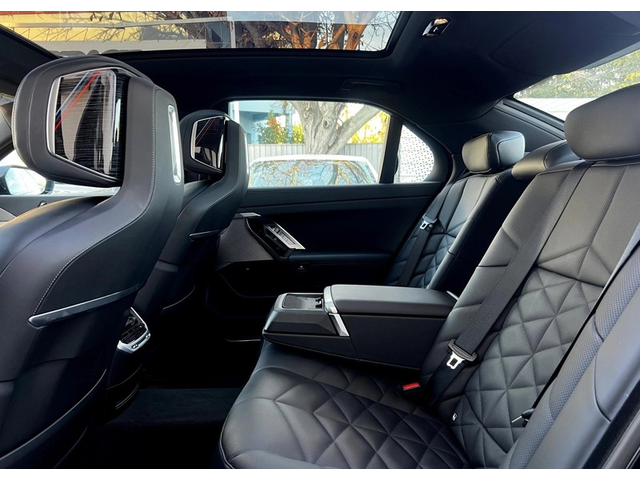 BMW 700 740d xDrive M-Sport - автомобили, коли, обяви за нови и употребявани 8