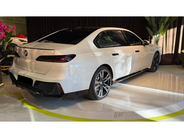 BMW 700 740d xDrive M-Sport Pack - автомобили, коли, обяви за нови и употребявани 1