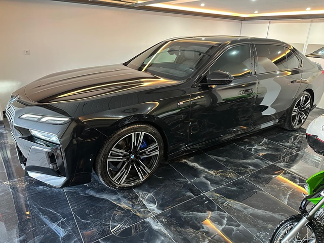 BMW 700 740d xDrive M-Sport paket - автомобили, коли, обяви за нови и употребявани 1