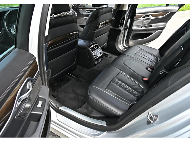 BMW 700 750d xDrive - автомобили, коли, обяви за нови и употребявани 7