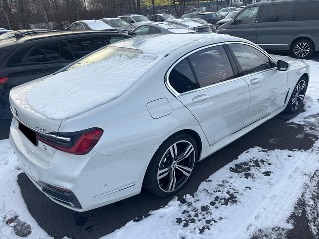 BMW 700 750i xDrive М-Sport - автомобили, коли, обяви за нови и употребявани 2