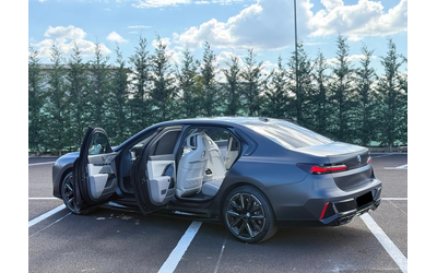 BMW 700 M760e Plug-in Hybrid xDrive - автомобили, коли, обяви за нови и употребявани 7