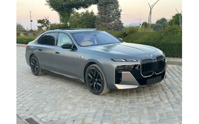 BMW 700 M760e / xDrive / AUTO DOOR/ TV THEATRE / M-SPORT PRO - автомобили, коли, обяви за нови и употребявани 3