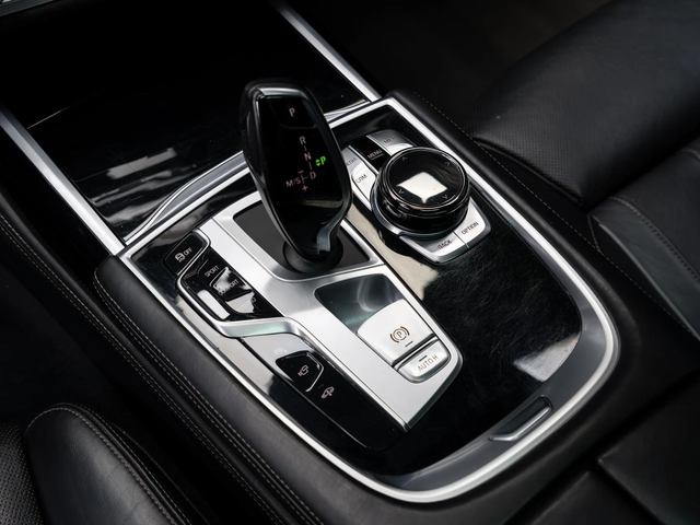 BMW 730 730D XDRIVE* 360* B&W* Обдухв* M Sport Pack* Headu - автомобили, коли, обяви за нови и употребявани 16