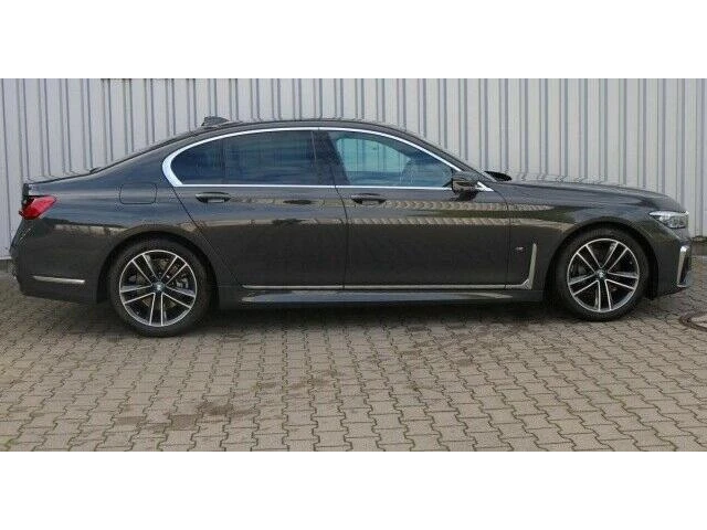 BMW 730 d xDrive M Sportpaket - автомобили, коли, обяви за нови и употребявани 1