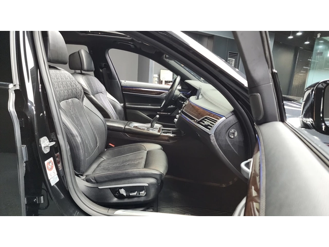 BMW 730 d xDrive - автомобили, коли, обяви за нови и употребявани 10