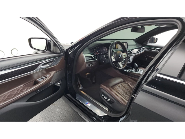 BMW 730 d xDrive M Sport - автомобили, коли, обяви за нови и употребявани 6