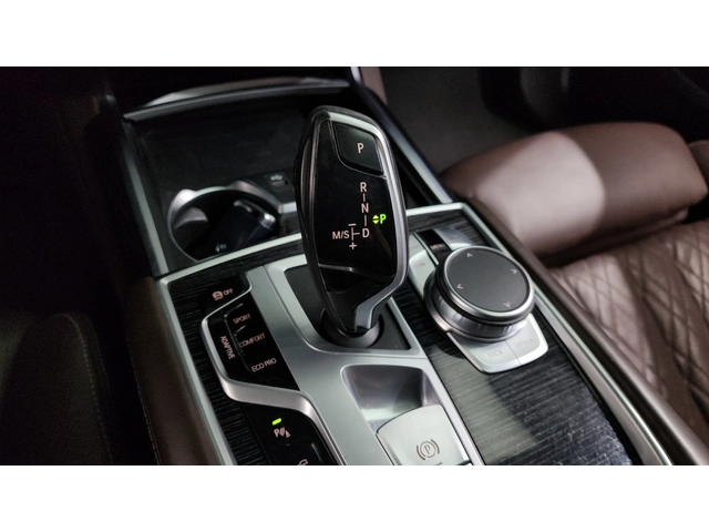BMW 730 d xDrive M Sport - автомобили, коли, обяви за нови и употребявани 9