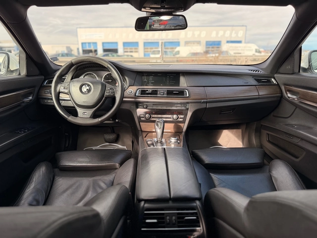 BMW 730 d= M-pack= Distronic= HUD= Keyless= Soft Close= - автомобили, коли, обяви за нови и употребявани 9