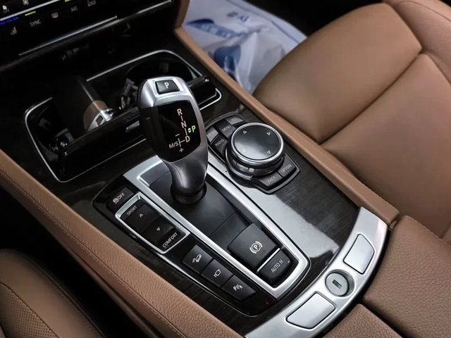 BMW 730 xDrive - автомобили, коли, обяви за нови и употребявани 8