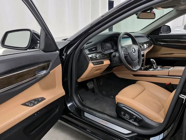 BMW 730 xDrive - автомобили, коли, обяви за нови и употребявани 9