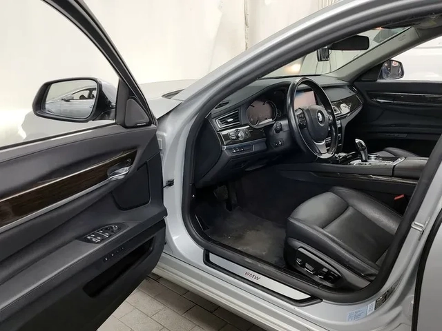 BMW 730 xDrive - автомобили, коли, обяви за нови и употребявани 9